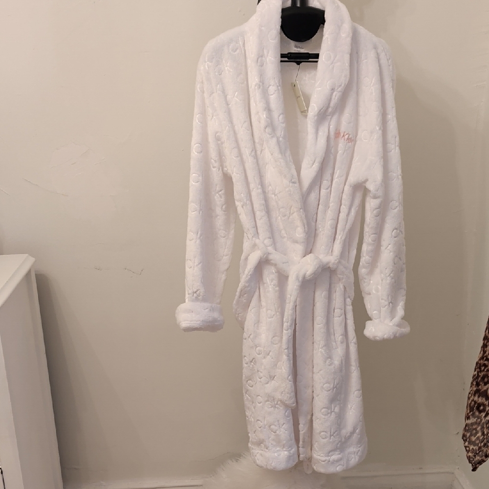Calvin Klein Embossed White Bathrobe